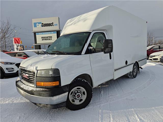 2017 GMC Savana Cutaway 3500 1WT in Ottawa - Image 1 of 18