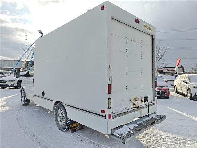 2017 GMC Savana Cutaway 3500 1WT in Ottawa - Image 3 of 18