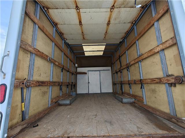 2017 GMC Savana Cutaway 3500 1WT in Ottawa - Image 4 of 18