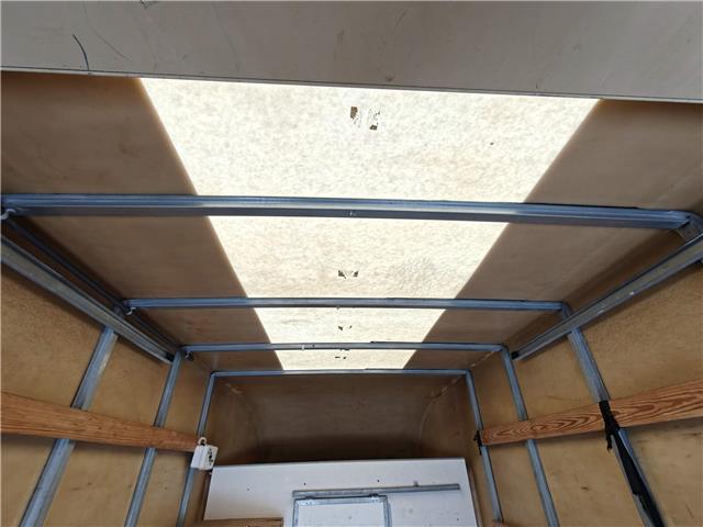 2017 GMC Savana Cutaway 3500 1WT in Ottawa - Image 5 of 18