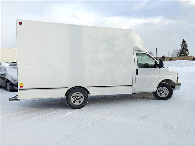 2017 GMC Savana Cutaway 3500 1WT in Ottawa - Image 8 of 18