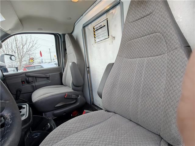 2017 GMC Savana Cutaway 3500 1WT in Ottawa - Image 11 of 18