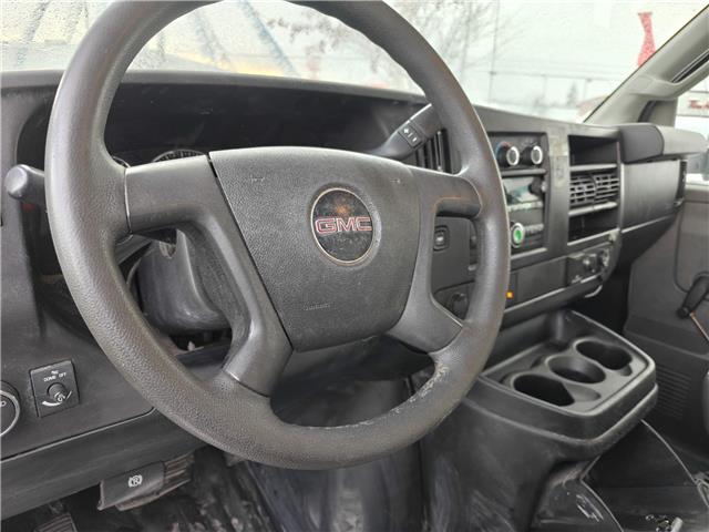 2017 GMC Savana Cutaway 3500 1WT in Ottawa - Image 12 of 18