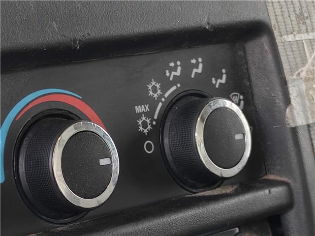 2017 GMC Savana Cutaway 3500 1WT in Ottawa - Image 14 of 18