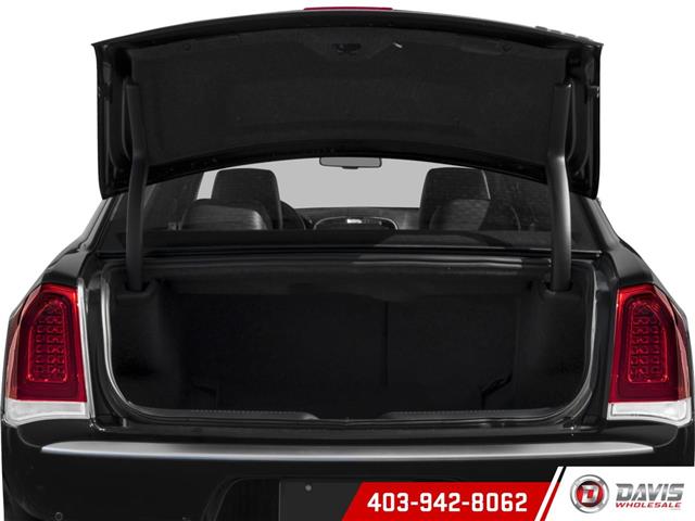 2016 Chrysler 300C Platinum (Stk: 21184) in Lethbridge - Image 8 of 14