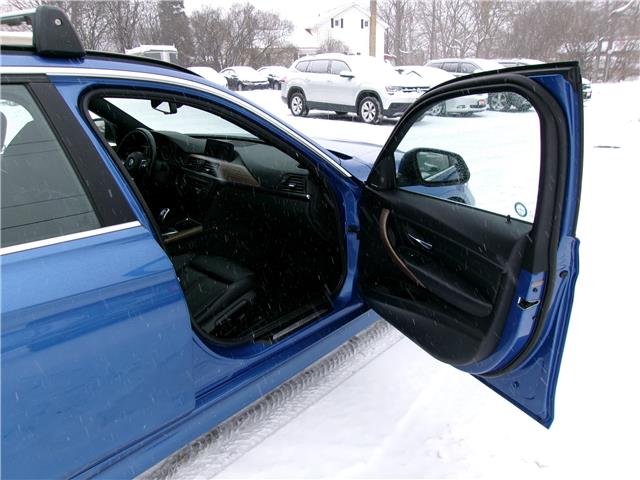 2014 BMW 328i xDrive Touring in Kitchener - Image 20 of 28