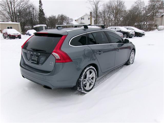 2016 Volvo V60 T5 Premier in Kitchener - Image 5 of 24 2016 Volvo V60 T5 Premier in Kitchener - Image 5 of 24