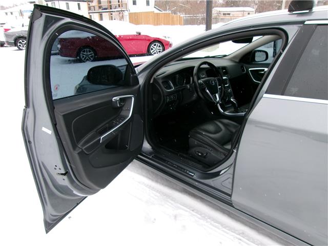 2016 Volvo V60 T5 Premier in Kitchener - Image 8 of 24 2016 Volvo V60 T5 Premier in Kitchener - Image 8 of 24