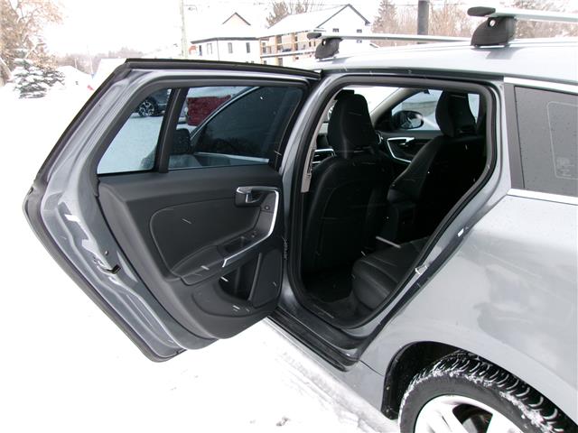 2016 Volvo V60 T5 Premier in Kitchener - Image 12 of 24 2016 Volvo V60 T5 Premier in Kitchener - Image 12 of 24