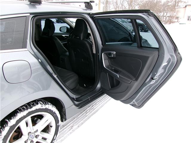 2016 Volvo V60 T5 Premier in Kitchener - Image 16 of 24 2016 Volvo V60 T5 Premier in Kitchener - Image 16 of 24