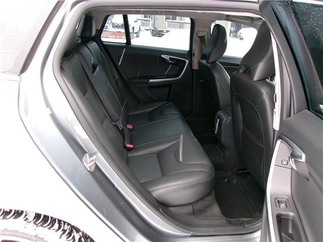 2016 Volvo V60 T5 Premier in Kitchener - Image 17 of 24 2016 Volvo V60 T5 Premier in Kitchener - Image 17 of 24