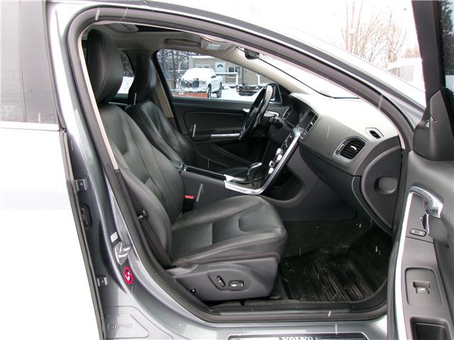 2016 Volvo V60 T5 Premier in Kitchener - Image 19 of 24 2016 Volvo V60 T5 Premier in Kitchener - Image 19 of 24