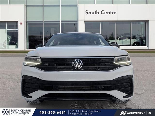 2024 Volkswagen Tiguan Comfortline R-Line Black Edition (Stk: SU7715) in Calgary - Image 2 of 24