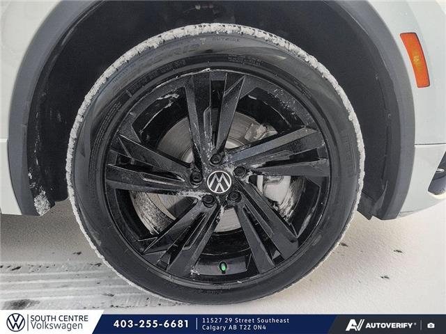 2024 Volkswagen Tiguan Comfortline R-Line Black Edition (Stk: SU7715) in Calgary - Image 6 of 24