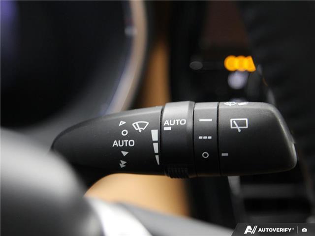 2023 Toyota Highlander Hybrid Limited (Stk: 35602) in London - Image 16 of 27