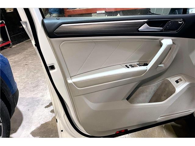 2024 Volkswagen Tiguan Highline R-Line (Stk: 25TI7359A) in Cranbrook - Image 16 of 26