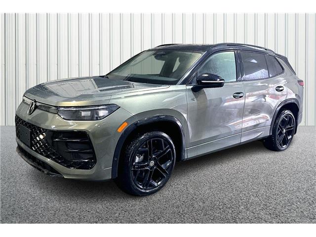 2026 Volkswagen Tiguan Comfortline R-Line Black Edition (Stk: 26TI2555) in Cranbrook - Image 1 of 11