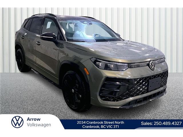 2026 Volkswagen Tiguan Comfortline R-Line Black Edition (Stk: 26TI2555) in Cranbrook - Image 2 of 11