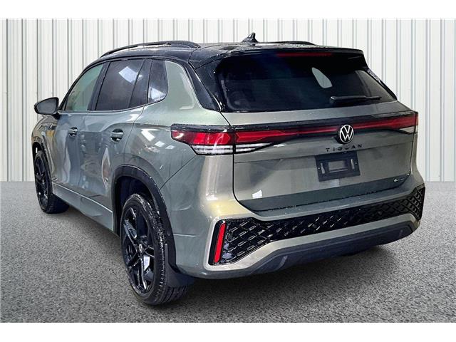 2026 Volkswagen Tiguan Comfortline R-Line Black Edition (Stk: 26TI2555) in Cranbrook - Image 3 of 11