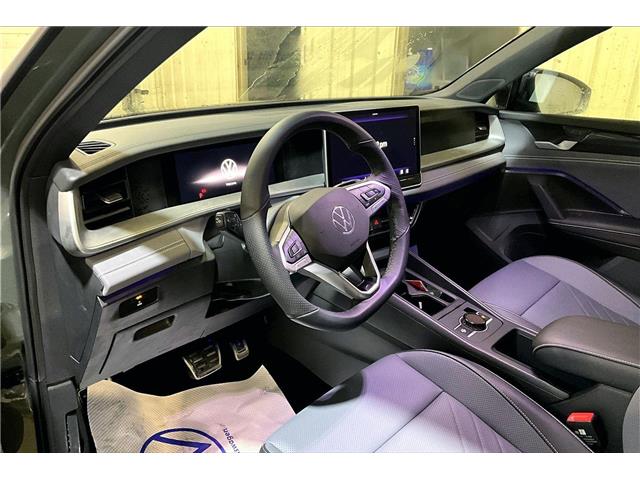 2026 Volkswagen Tiguan Comfortline R-Line Black Edition (Stk: 26TI2555) in Cranbrook - Image 6 of 11