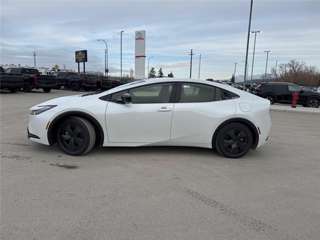 2026 Toyota Prius Plug-In Hybrid SE (Stk: 3069861) in Cranbrook - Image 2 of 19