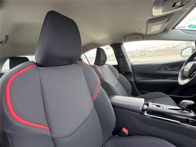 2026 Toyota Prius Plug-In Hybrid SE (Stk: 3069861) in Cranbrook - Image 11 of 19