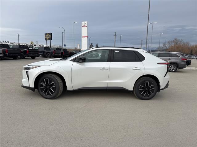 2026 Toyota bZ XLE (Stk: J018411) in Cranbrook - Image 2 of 21