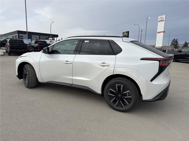 2026 Toyota bZ XLE (Stk: J018411) in Cranbrook - Image 3 of 21