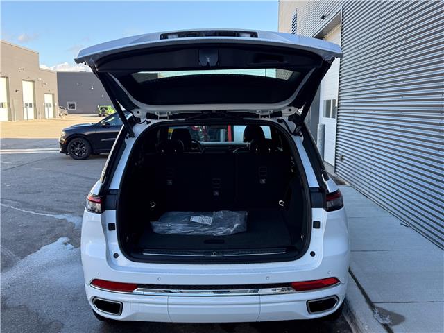 2025 Jeep Grand Cherokee Overland (Stk: 25563D) in London - Image 6 of 28