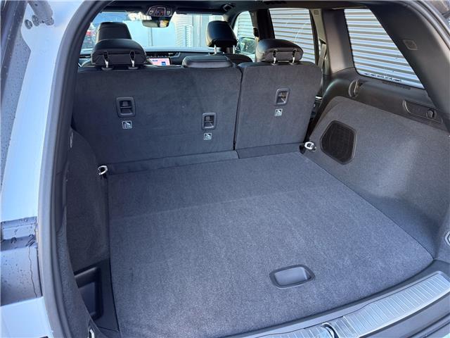 2025 Jeep Grand Cherokee Overland (Stk: 25563D) in London - Image 7 of 28