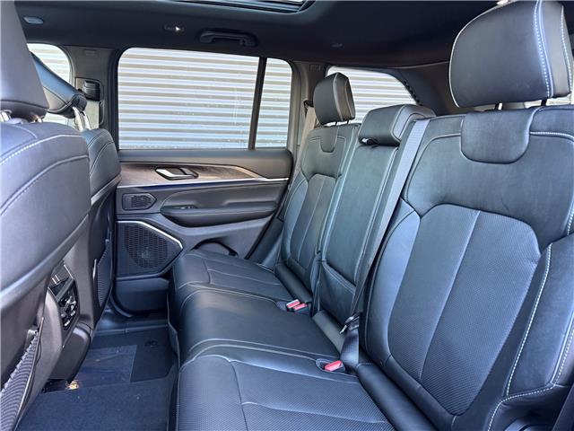 2025 Jeep Grand Cherokee Overland (Stk: 25563D) in London - Image 13 of 28