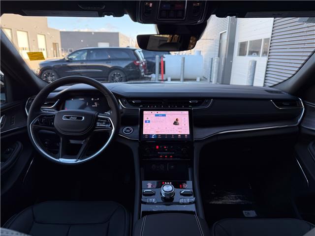 2025 Jeep Grand Cherokee Overland (Stk: 25563D) in London - Image 16 of 28