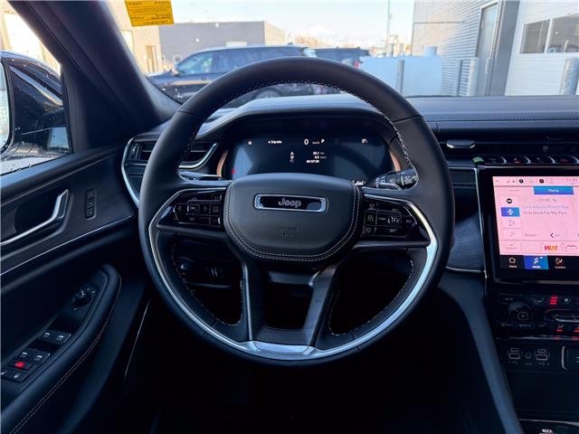 2025 Jeep Grand Cherokee Overland (Stk: 25563D) in London - Image 17 of 28