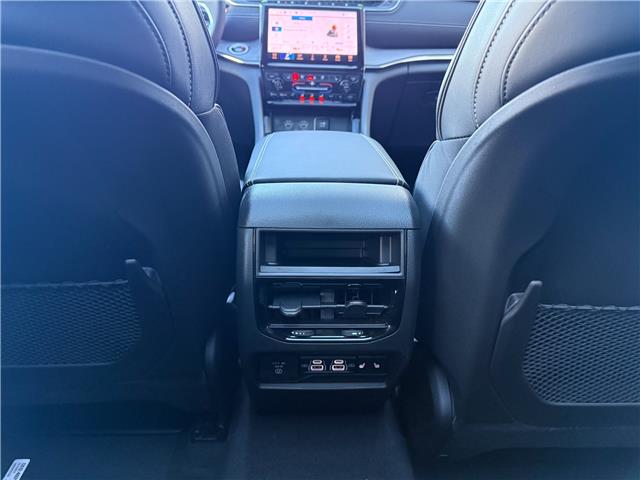 2025 Jeep Grand Cherokee Overland (Stk: 25563D) in London - Image 27 of 28