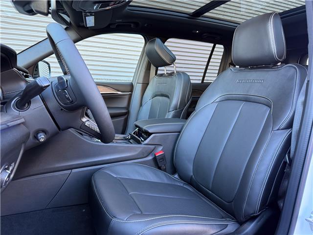 2025 Jeep Grand Cherokee Overland (Stk: 25563D) in London - Image 9 of 28