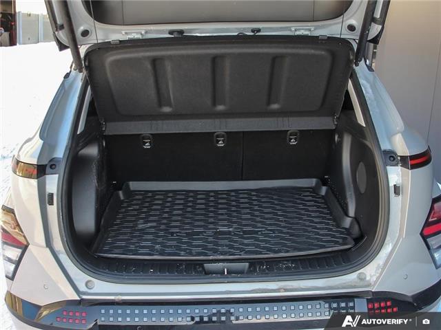 2025 Hyundai Kona Electric Ultimate w/Two-Tone Exterior (Stk: 121493) in London - Image 11 of 26