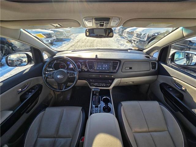 2020 Kia Sedona  (Stk: 7037A) in Calgary - Image 6 of 11