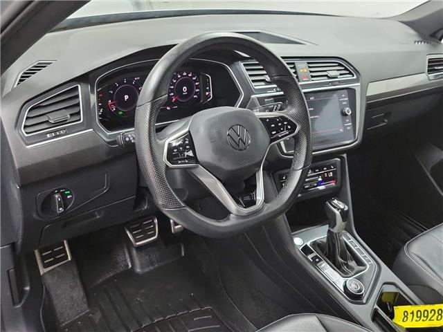 2024 Volkswagen Tiguan Comfortline R-Line Black Edition (Stk: 43467J) in Belleville - Image 2 of 3