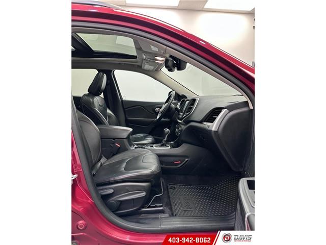 2016 Jeep Cherokee Trailhawk (Stk: 20973) in Lethbridge - Image 11 of 21
