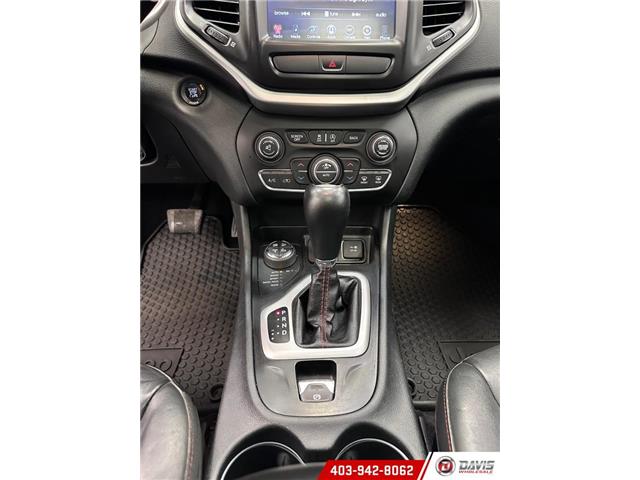 2016 Jeep Cherokee Trailhawk (Stk: 20973) in Lethbridge - Image 18 of 21