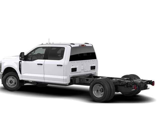 2026 Ford F-350 Chassis XLT (Stk: 26AT1061) in Airdrie - Image 2 of 7