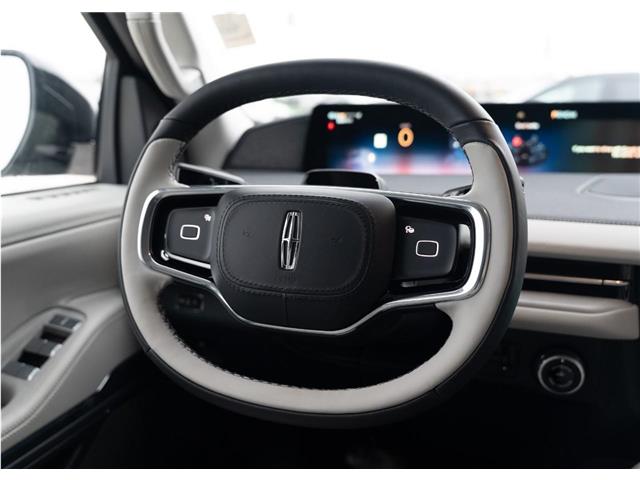 2026 Lincoln Navigator L Reserve (Stk: T-729) in Calgary - Image 13 of 24