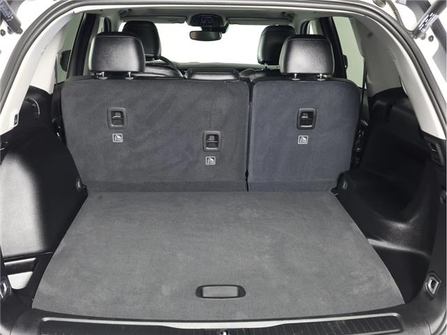 2023 Jeep Grand Cherokee Limited (Stk: B20690) in Calgary - Image 10 of 23 2023 Jeep Grand Cherokee Limited (Stk: B20690) in Calgary - Image 10 of 23