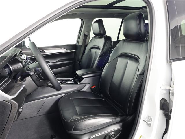 2023 Jeep Grand Cherokee Limited (Stk: B20690) in Calgary - Image 16 of 23 2023 Jeep Grand Cherokee Limited (Stk: B20690) in Calgary - Image 16 of 23