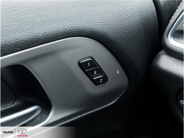 2023 Chrysler Pacifica Hybrid Limited (Stk: 524060) in Milton - Image 16 of 29 2023 Chrysler Pacifica Hybrid Limited (Stk: 524060) in Milton - Image 16 of 29