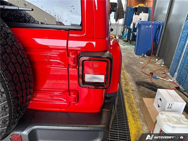 2021 Jeep Wrangler Unlimited Sahara (Stk: P7300) in Oakville - Image 10 of 25
