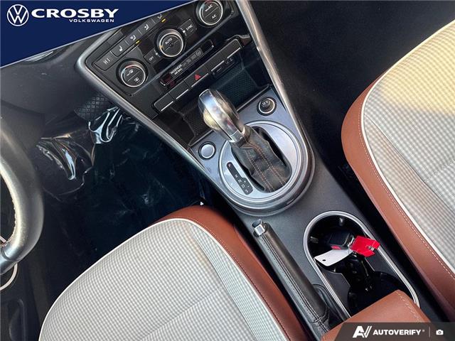 2017 Volkswagen Beetle 1.8 TSI Classic (Stk: 1V1462) in Kitchener - Image 8 of 20