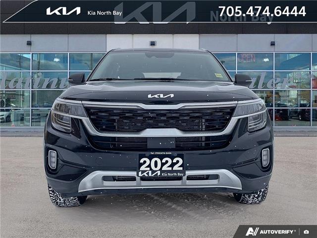 2022 Kia Seltos SX Turbo w/Burgundy Interior (Stk: 26-141A) in North Bay - Image 2 of 24