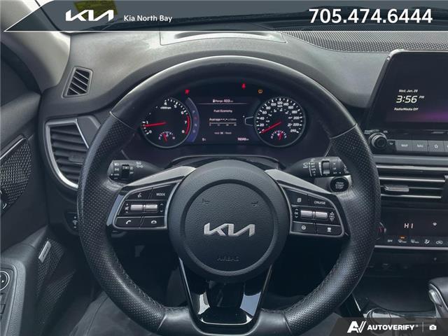 2022 Kia Seltos SX Turbo w/Burgundy Interior (Stk: 26-141A) in North Bay - Image 11 of 24