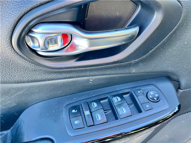 2021 Jeep Cherokee Altitude (Stk: 06019H) in Sarnia - Image 9 of 24